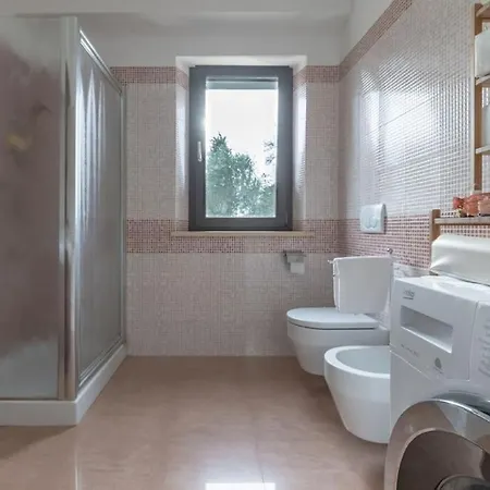 Sunlight Apartment *